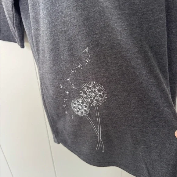 NWOT 24Peace Gray Women's Top with Dandelion Design Size M - Picture 4 of 11